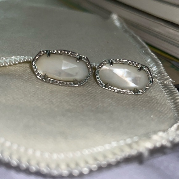 Kendra Scott Stud Earrings - Picture 5 of 5